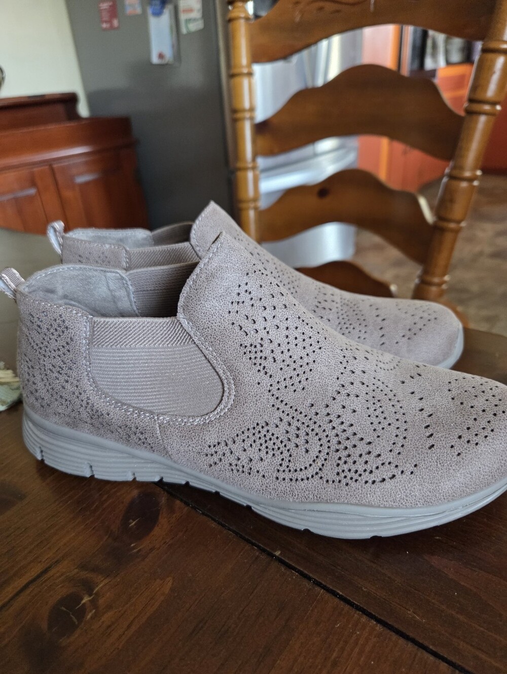 Skecher's Comfort Slip-On Women's Ankle Sneakers in Light Taupe